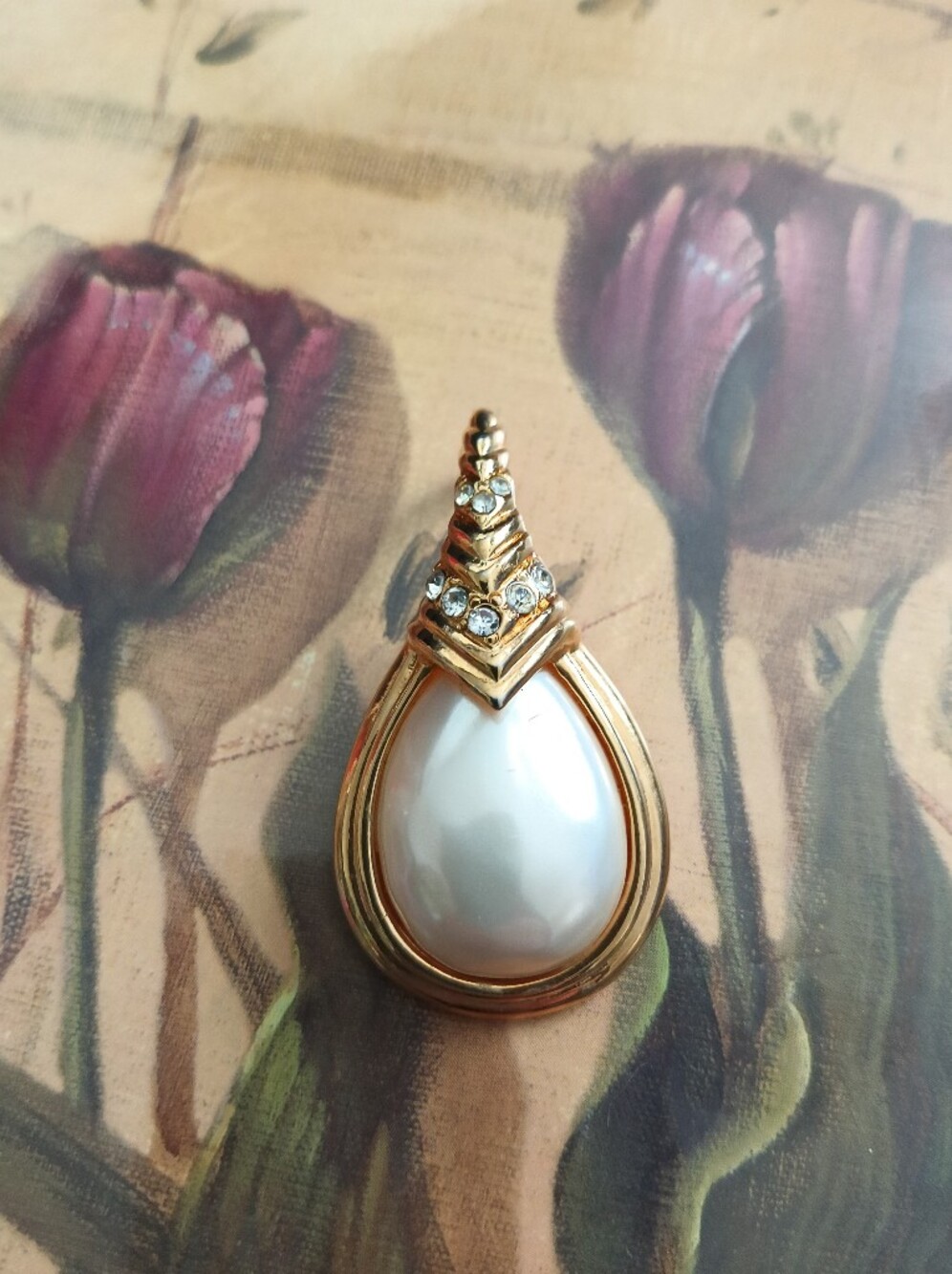 Vintage Gold Pearl Teardrop Pendant with Crystal Accents